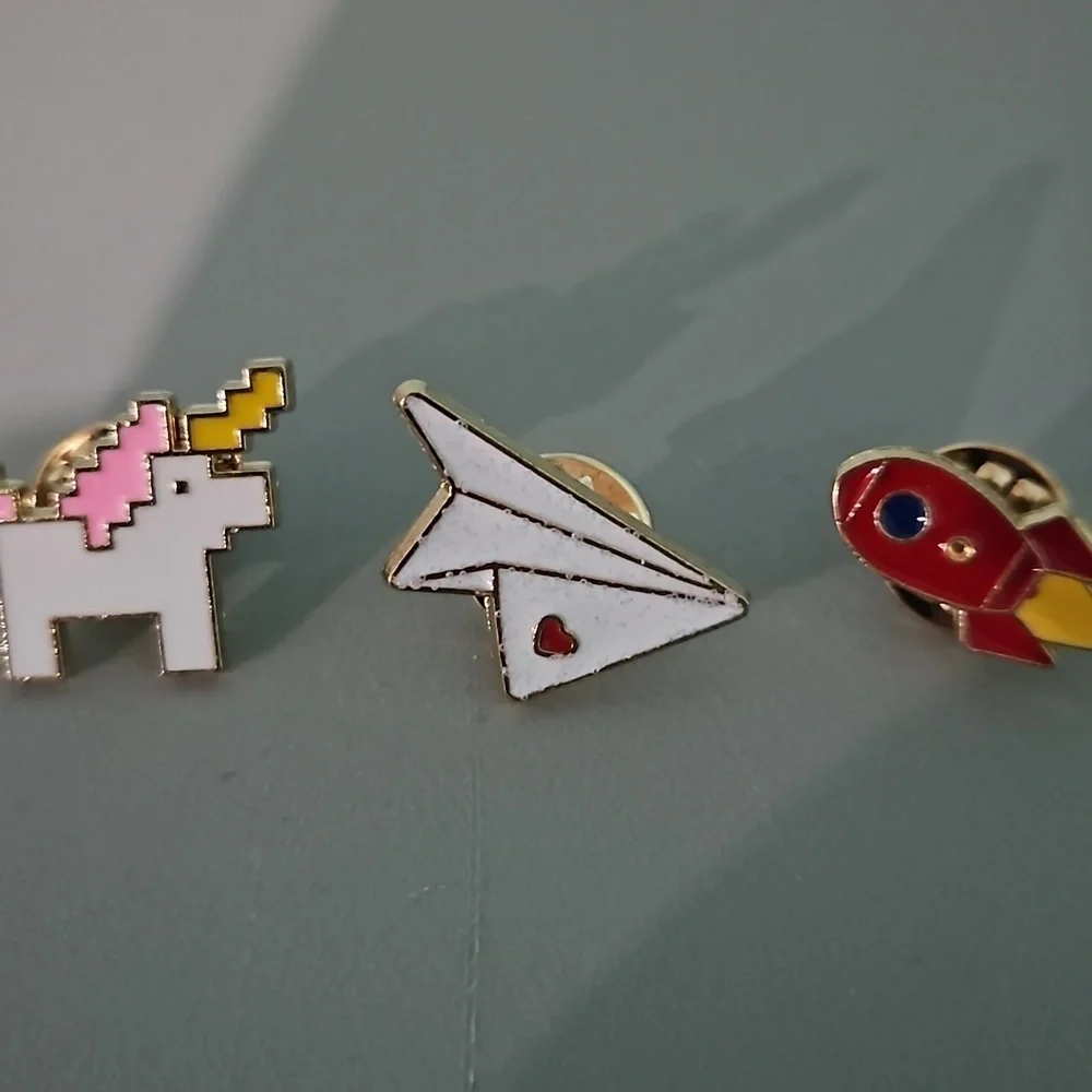 Set of 3 pins